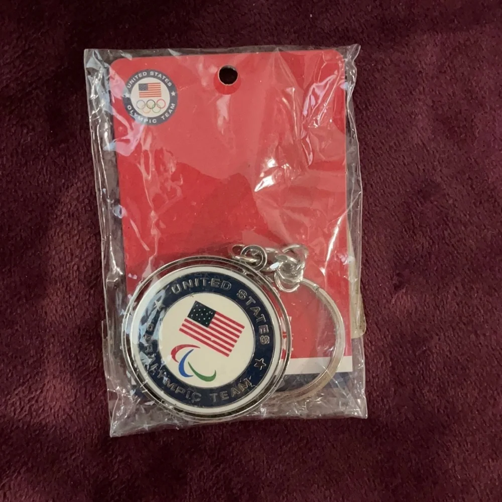 New US Paralympic Team swivel keychain